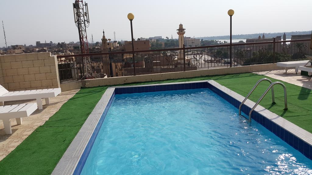 حمام سباحة فندق سوزانا الاقصر